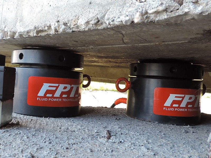 Nízkoprofilové hydraulické valce so zaisťovacou maticou pre vaše stavebné zdíhacie práce Nízkoprofilové hydraulické valce so zaisťovacou maticou pre vaše stavebné zdíhacie práce